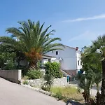 Nena Pensión 3*