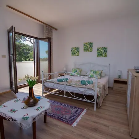 Apartment Nena *