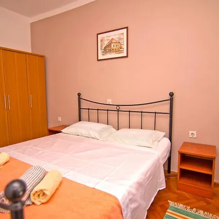 Apartment Nena *
