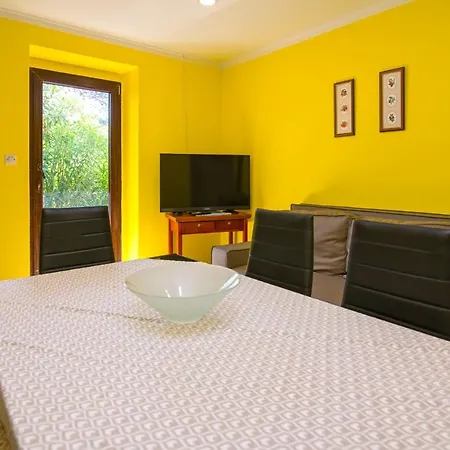 Apartment Nena *